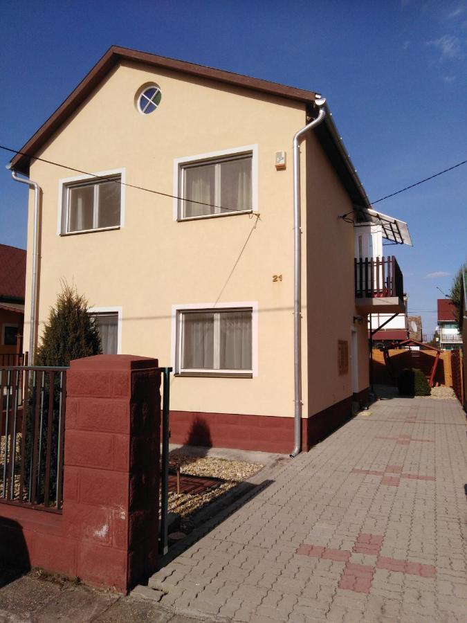 Arinza Apartman Vendeghaz Mezokovesd Bagian luar foto